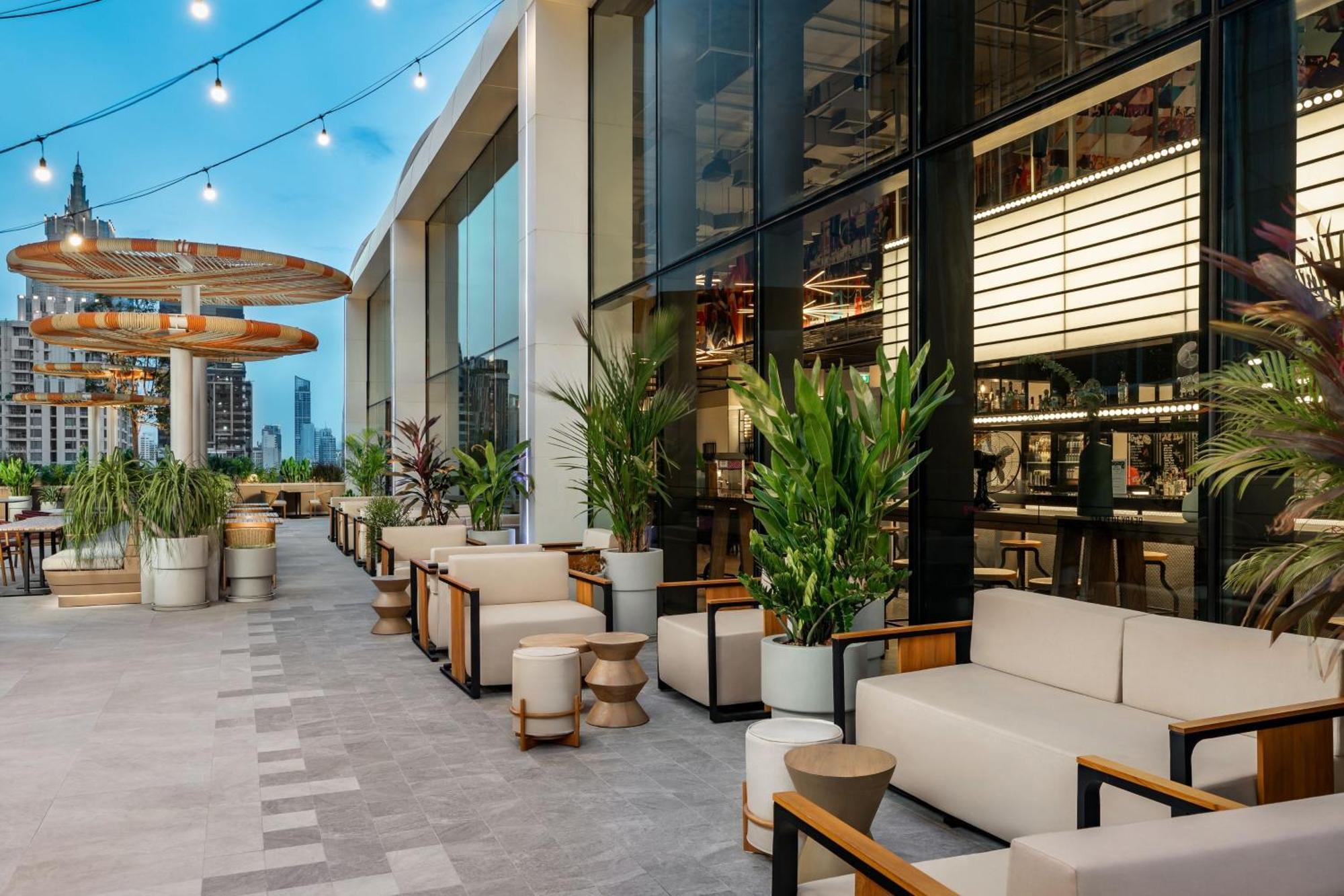 Moxy Bangkok Ratchaprasong Hotel Exterior photo