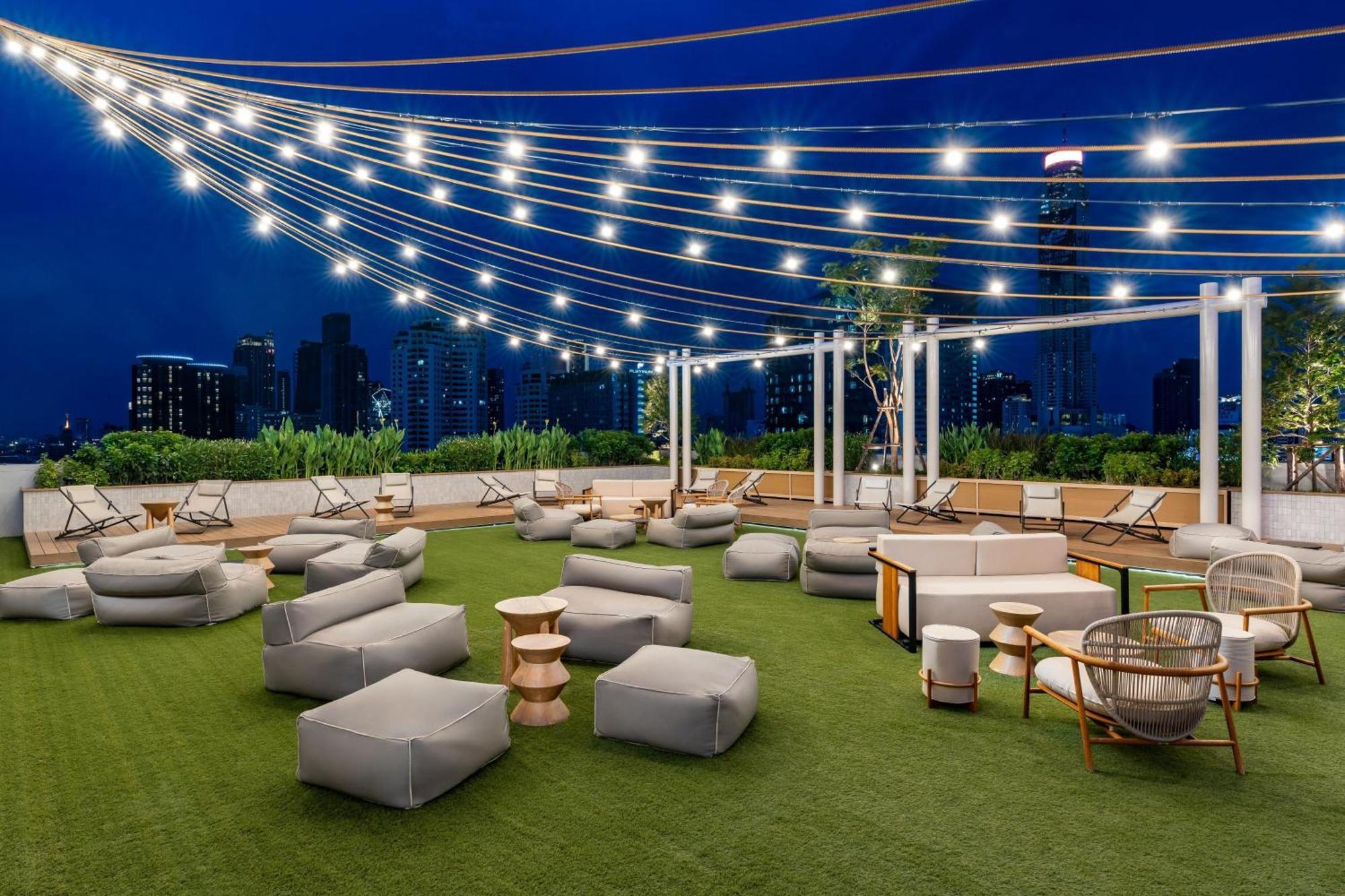 Moxy Bangkok Ratchaprasong Hotel Exterior photo