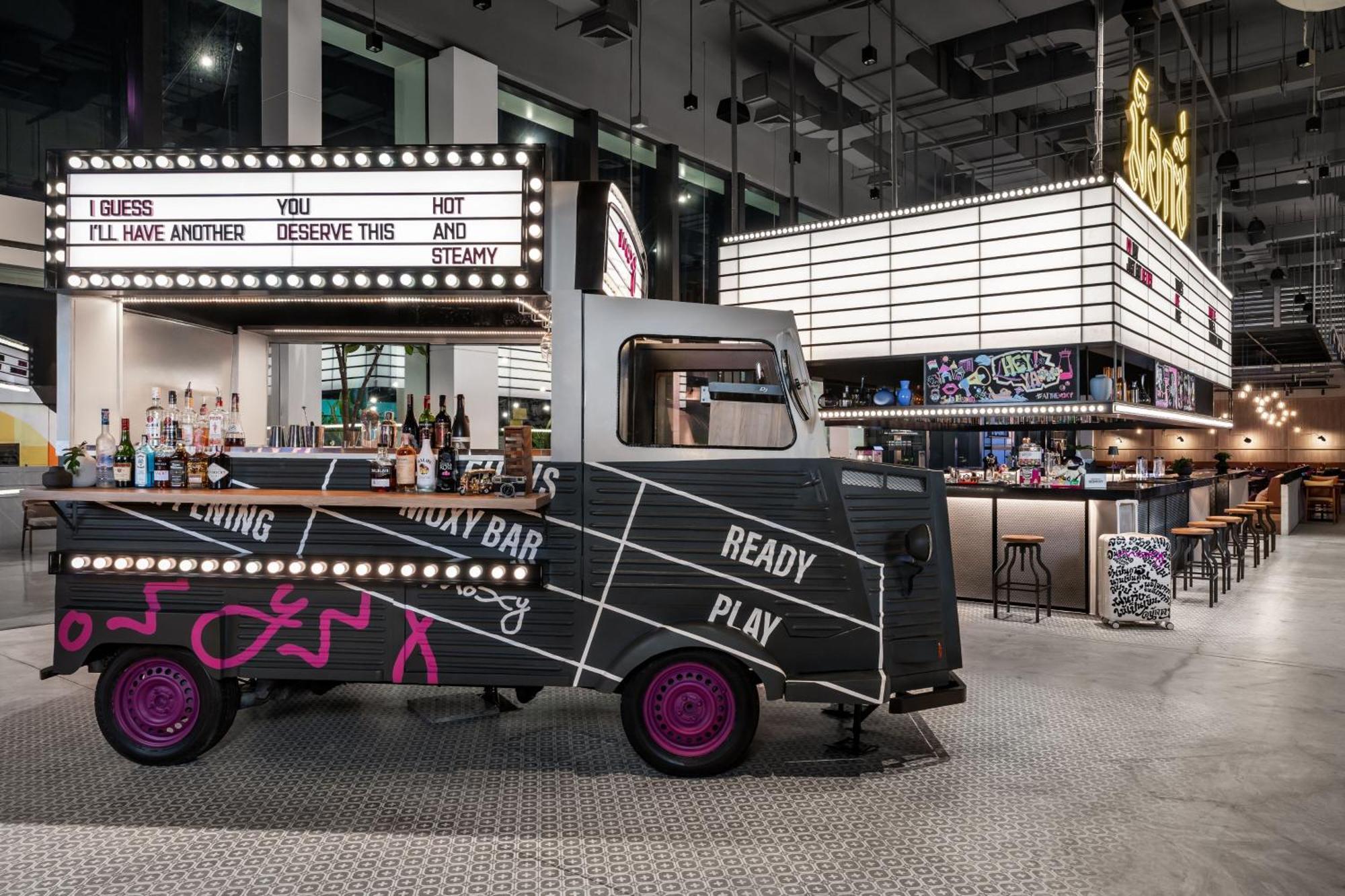 Moxy Bangkok Ratchaprasong Hotel Exterior photo