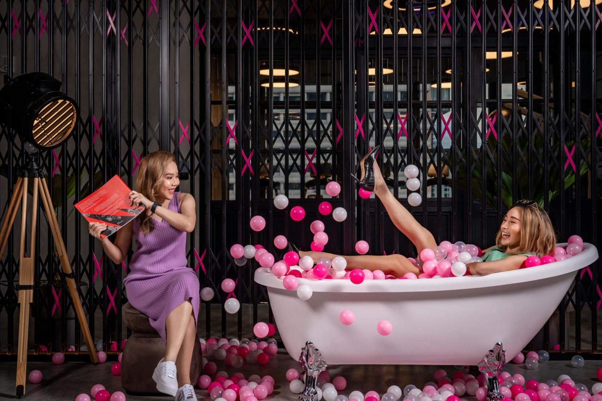 Moxy Bangkok Ratchaprasong Hotel Exterior photo