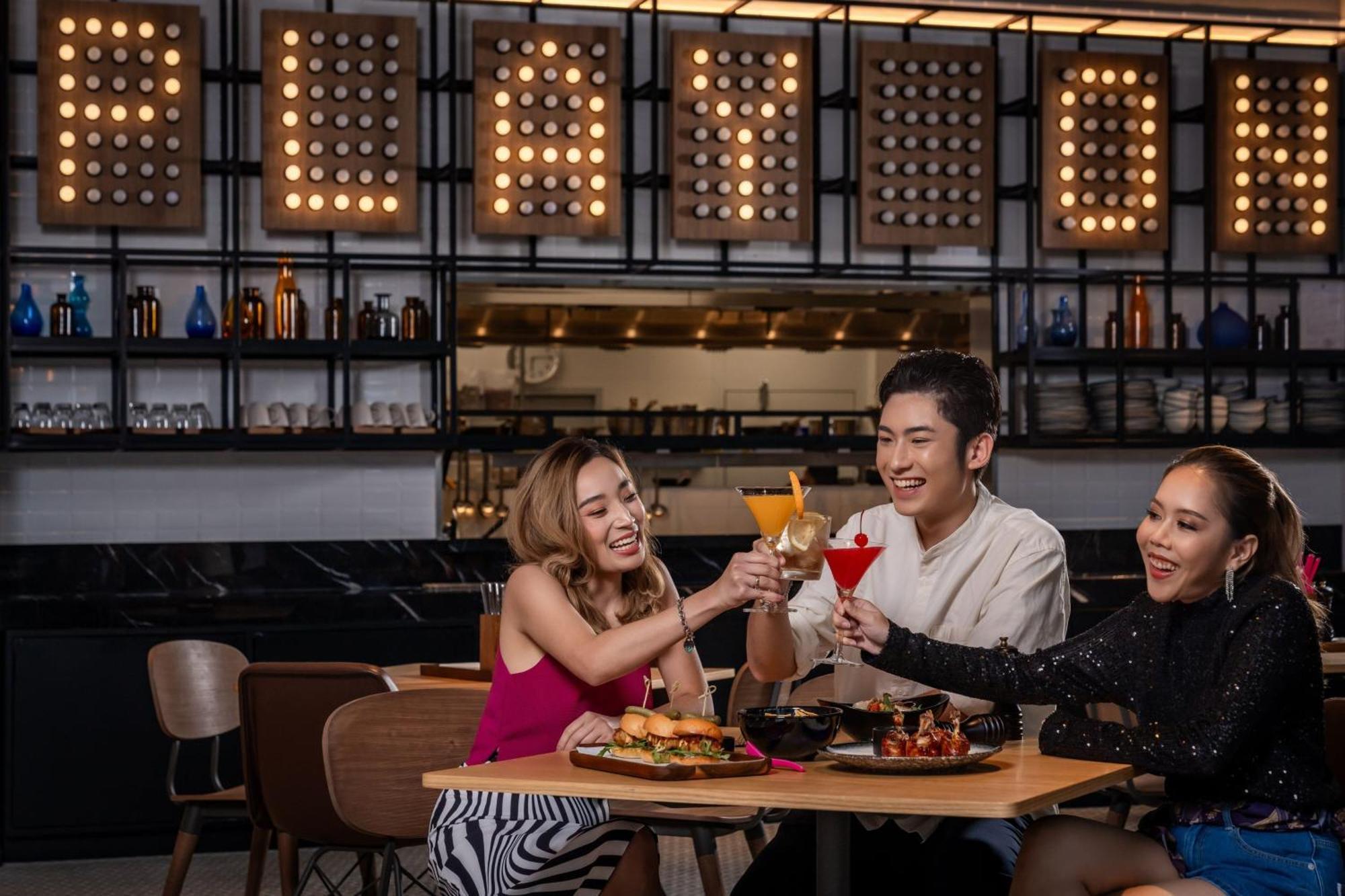Moxy Bangkok Ratchaprasong Hotel Exterior photo