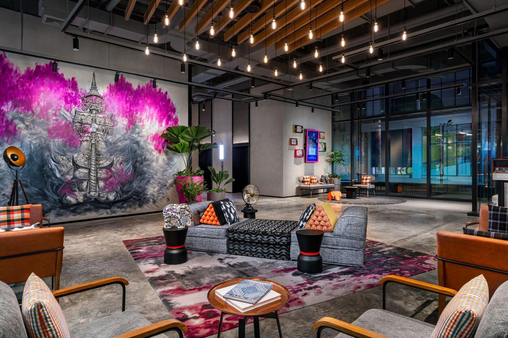 Moxy Bangkok Ratchaprasong Hotel Exterior photo