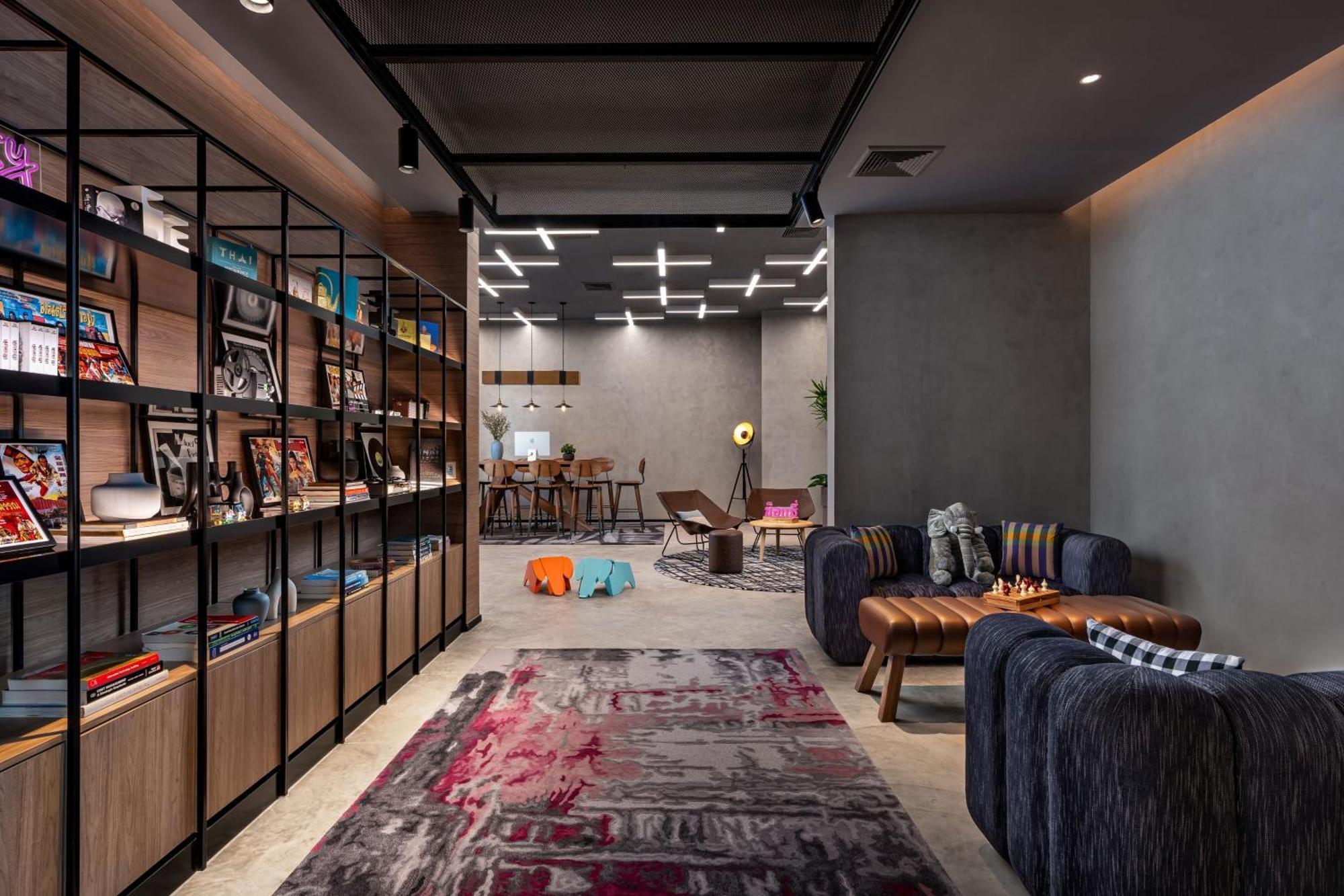 Moxy Bangkok Ratchaprasong Hotel Exterior photo
