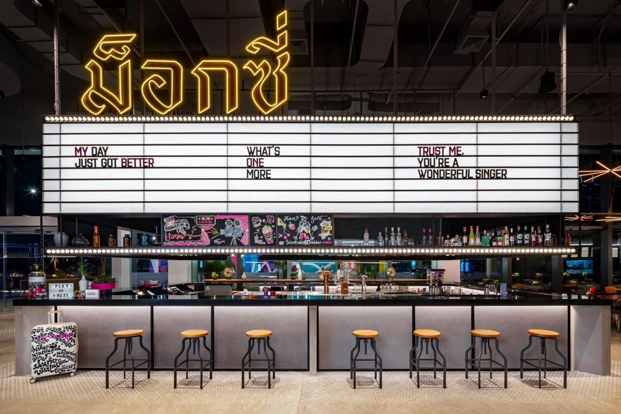 Moxy Bangkok Ratchaprasong Hotel Exterior photo