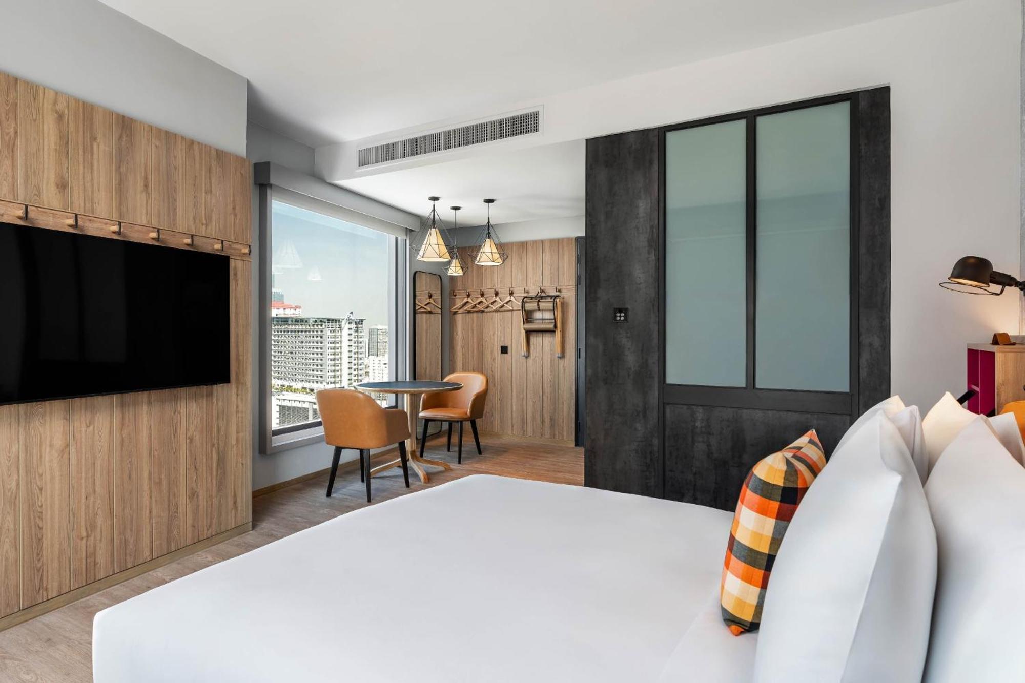 Moxy Bangkok Ratchaprasong Hotel Exterior photo